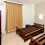 Delfini מלון 2*